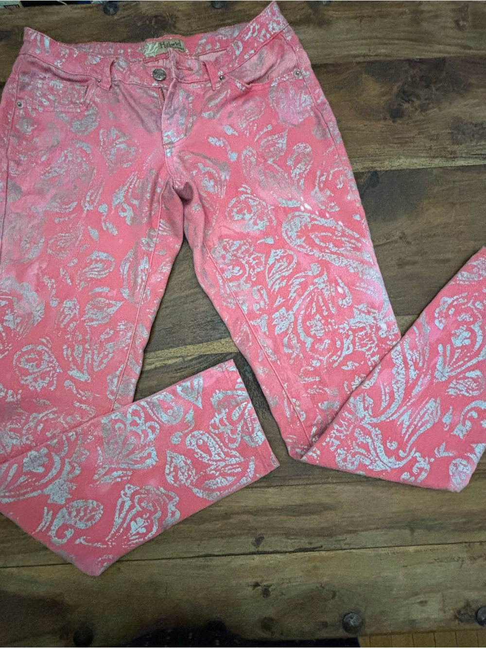 Hybrid & company Pink Jeans with Silver Floral Metallic Print